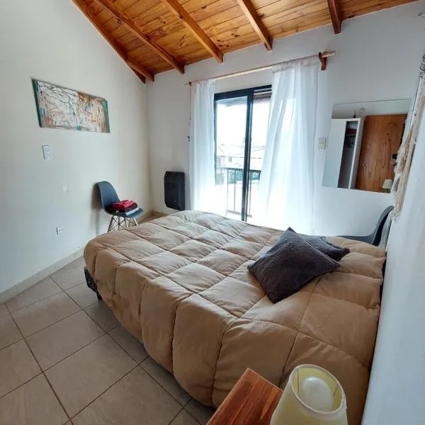 "La Guarida" estamos frente a la Terminal, hotelli kohteessa Tandil