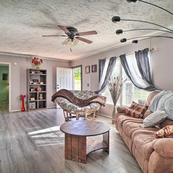 Private Yard and Fire Pit Pet-Friendly Midway Abode, hotel in Midway