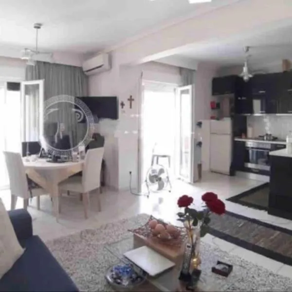 Summer Beach House stylish modern luxurious at Riviera Aghia Triada near city of Thessaloniki, hotel v destinaci Agía Triada