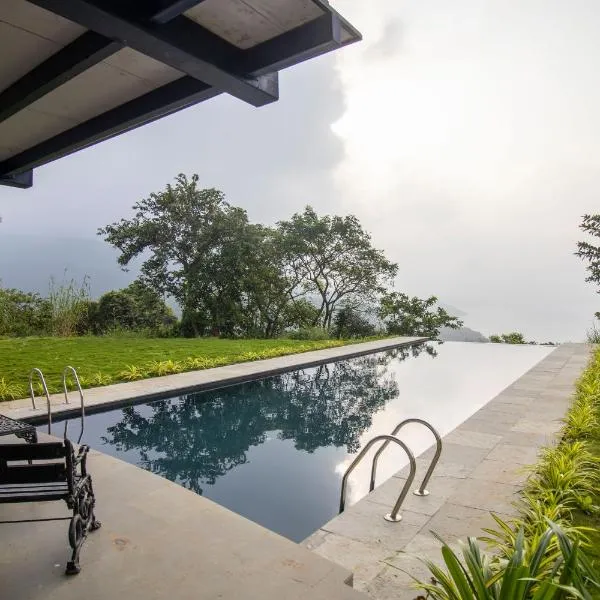 SaffronStays Solasta, Mulshi - infinity pool villa with Mulshi Dam views, hotel en Kolvan