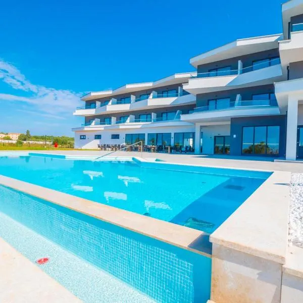 Hotel Delfin Lanterna, khách sạn ở Tar