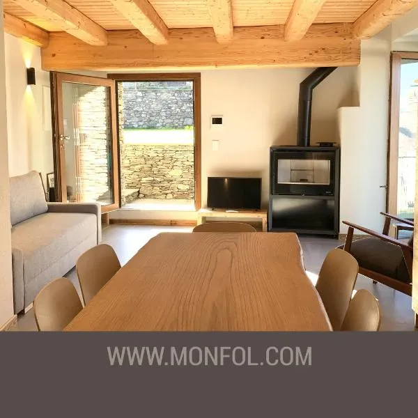 Chalet Del Sole, hotel v destinaci Monfol