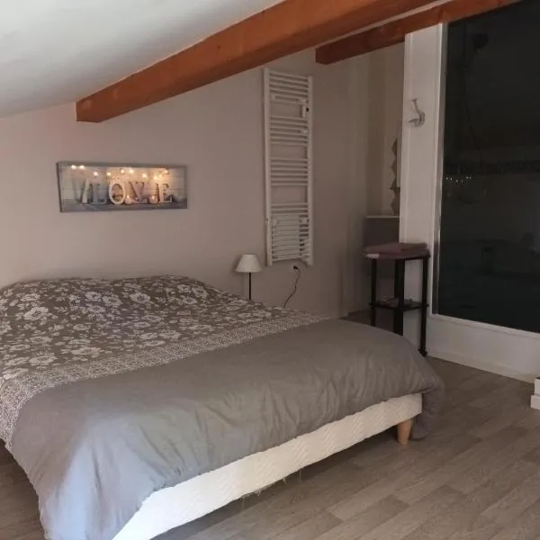 Appartement T2 au cœur du village, hotel in Cléon-dʼAndran