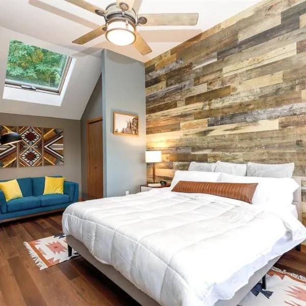 Relaxing 2Bedroom Townhome w/Playroom & Great View, hotel v destinaci Galena