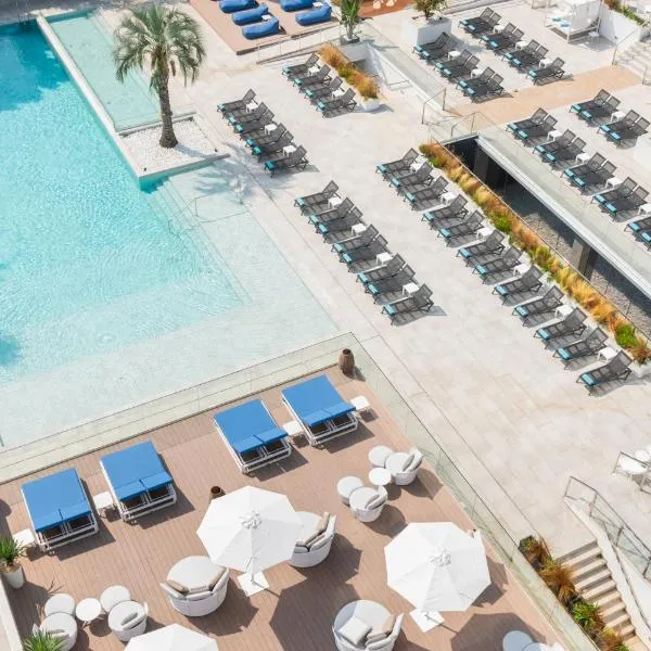 L'Azure Hotel 4* Sup، فندق في Caulés