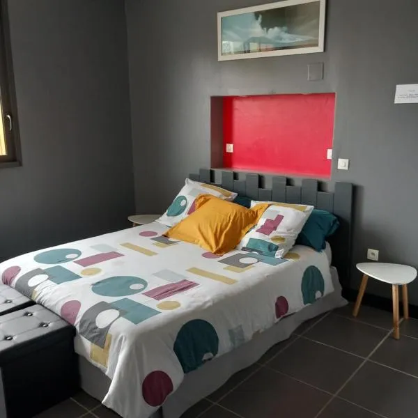 La chambre du Clos Barriant, hotel v destinaci Séreilhac