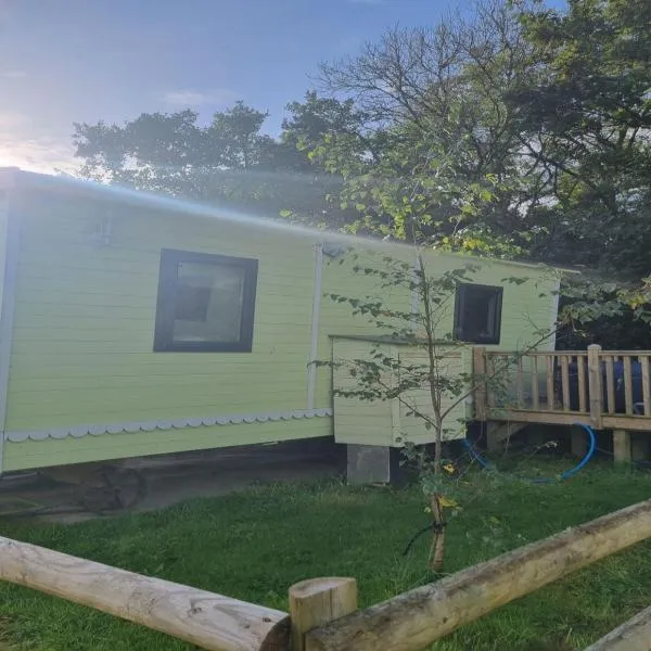 Glamping Hut - Riverview 5, hotel in Llangadfan