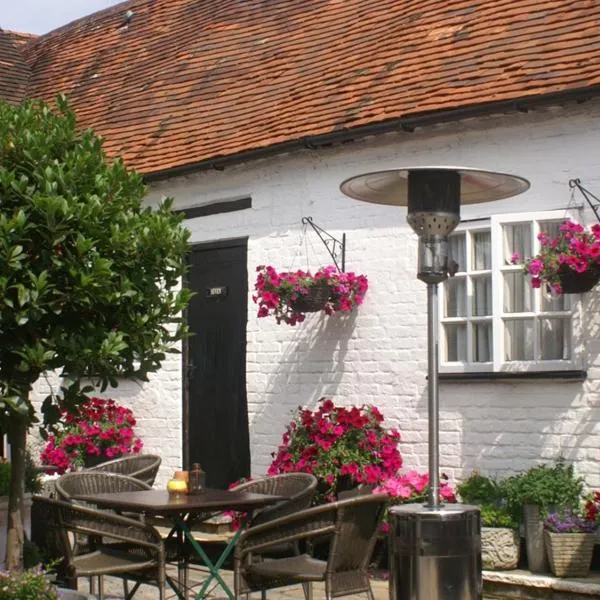 THE SARACENS HEAD INN, hotel in Amersham