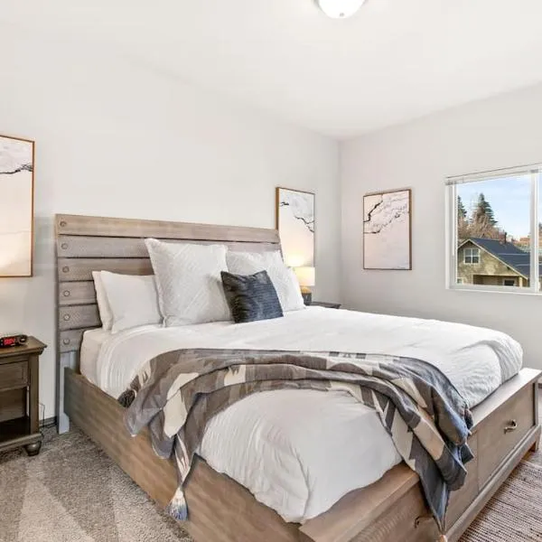 Brand New 2 Bd 2 Bth Near DT and Perry District, hotel a Spokane