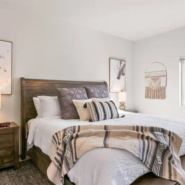 New 2 Bed 2 Bath Near Perry Dist and DT, hotel in Spokane