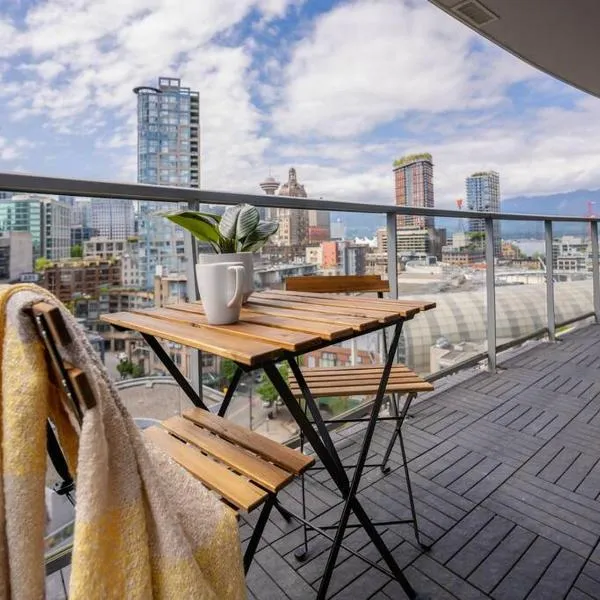 Downtown King Suite-Surround Views-Pool/Gym/Parkng, hotel in Vancouver
