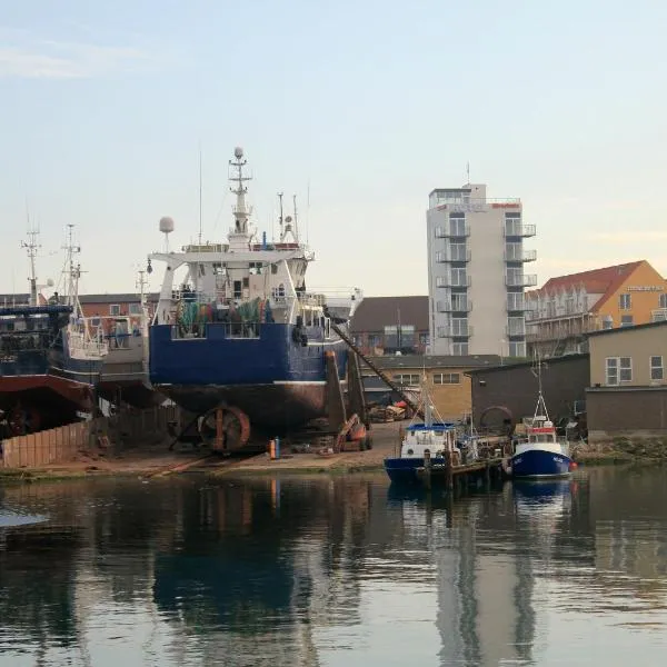 Seafront Hotel, hotel di Hirtshals