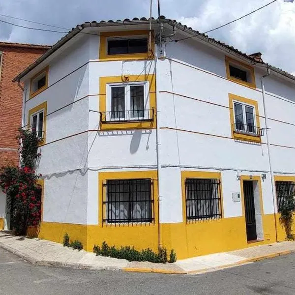 La casa amarilla Candeleda, hotel in Candeleda