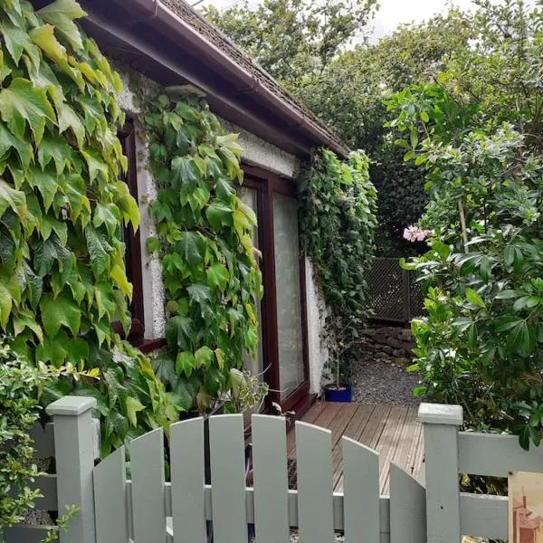 Oakey Orchard - cosy apartment in Tamar Valley, Cornwall, hotel v destinaci Saint Dominick