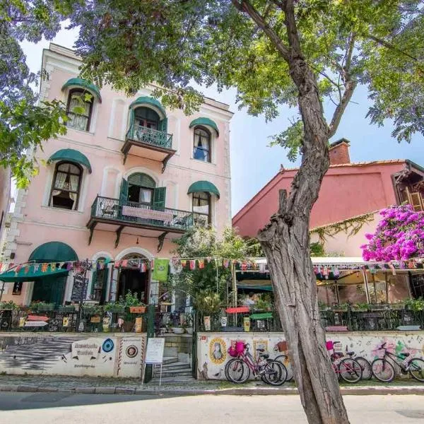 Büyükada Anastasia Meziki History Mansion, отель в Бююкаде