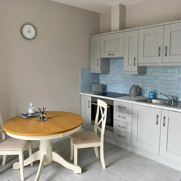 Erne Getaway No.6 Brand new 1 bed apartment, hotel in Enniskillen