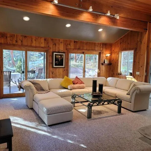 CASA de los ARBOLES! Delight & Solitude Abound!, khách sạn ở Pine Cove