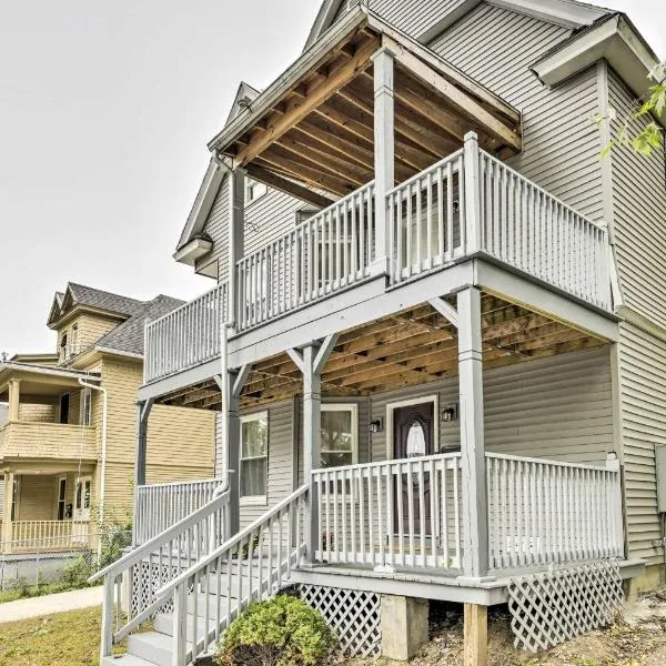 Bright Springfield Apartment with 2 Balconies!, hotel in Springfield