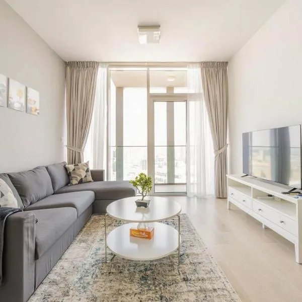 High floor 1BR vacation home with terrace, hotell i Dubai