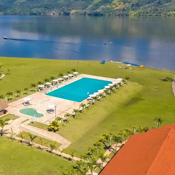 Bella Terra Laguna Azul Resort & Spa, hotel in Cedropampa