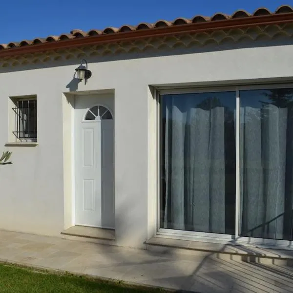 Joli appartement au calme entre Nîmes et Avignon، فندق في Meynes