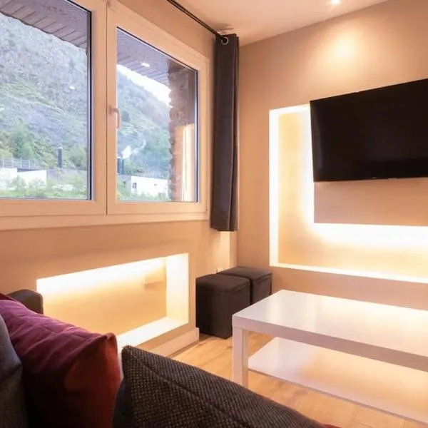 Lovely quiet apartment walking distance ski runs - HUT1-OO5333, hotel v destinaci Soldeu