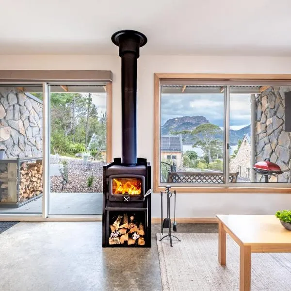 Freycinet Stone Studio 7 - Quartz, hotel in Coles Bay