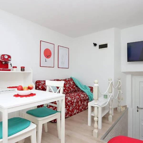 Sha La La - Charming, unique studio in a historic building next to a castle, WIFI, smart TV, washer-dryer, hotel u Bakru