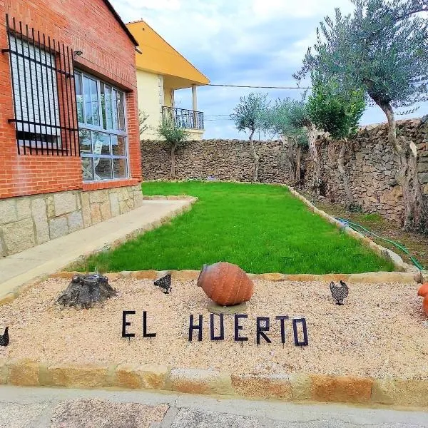 Casa Rural EL HUERTO con Jardín, hotel en Sobradillo