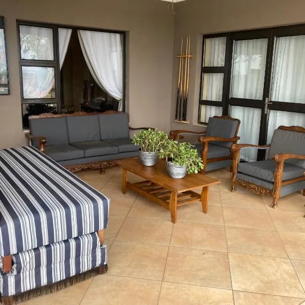Euphoria Self Catering Home, hotel v destinaci Naboomspruit