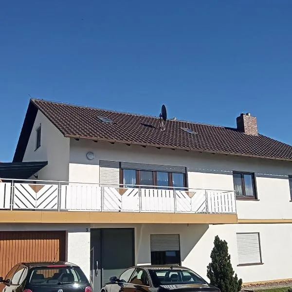 Wohnung mit 2 Zimmern, hotel en Krautheim