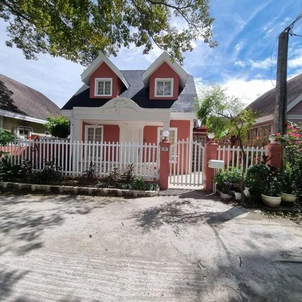 #30 Bel Air House by Red Door House Rental, hotel v destinaci Santa Rosa