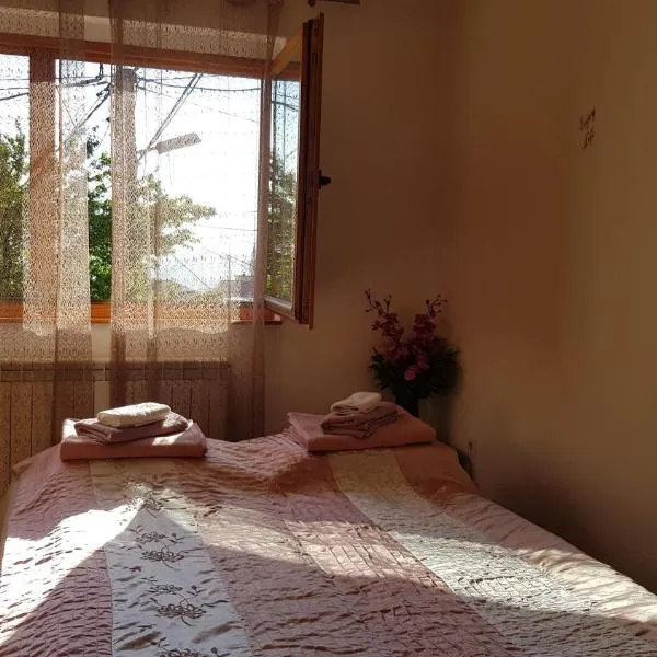 Apartman sa garažom i internetom, hôtel à Sarajevo