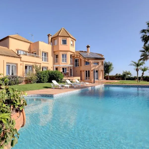 Villa Alcaidesa Vistas al Mar, hotel v destinaci San Roque