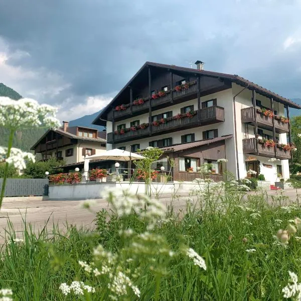 Hotel Ferrari – hotel w mieście Pinzolo