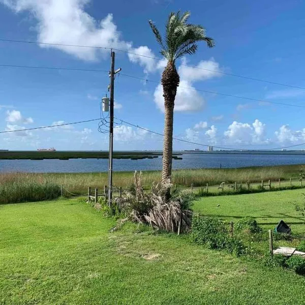 Hannah's Hideaway First row beautiful gulf views!!, hotell i Bolivar Peninsula