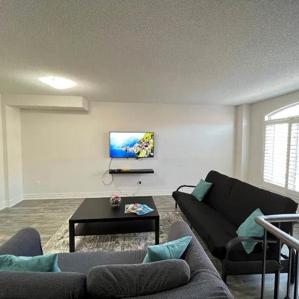 Beautiful Vacation Home near Toronto Airport, hotel v destinaci Mississauga