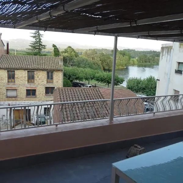 Casa acogedora con barbacoa, hotel v destinaci Miravet