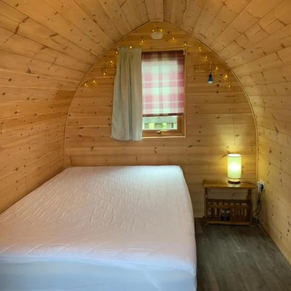 Poplars Farm Site Glamping Pods Adults only with separate, private shower rooms, hotel v destinaci Hulland