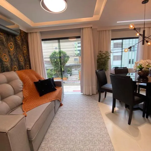 Apartamento aconchegante e moderno no centro de Balneário Camboriú, hotel in Balneário Camboriú