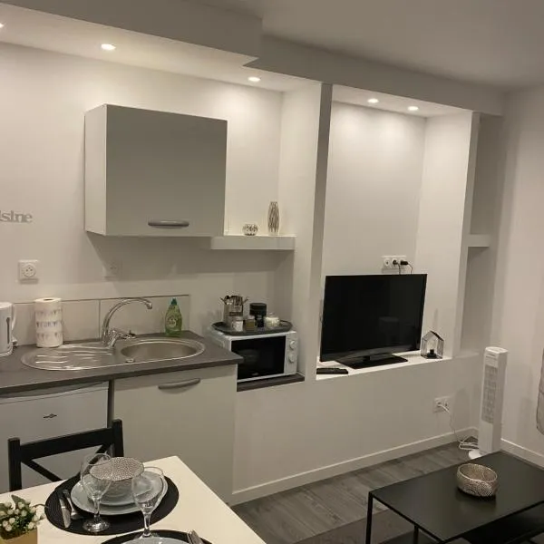 Superbe F2 proche centre ville, hotel em Saint-Quentin