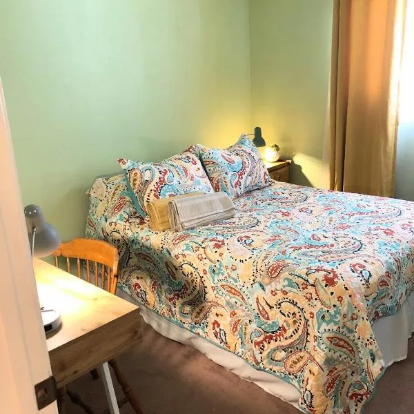 Country haven room with desk near wineries, מלון בהמט