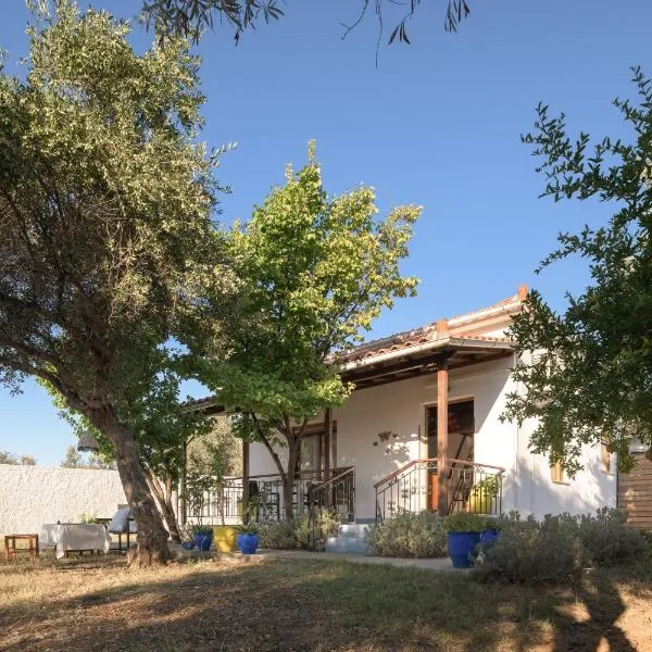 Eleni's Cottage, for Natural Living, By ThinkVilla, hotel sa Punta