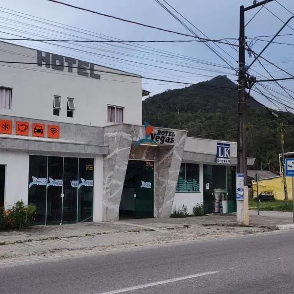 Vegas Hotel, hotell i Matinhos