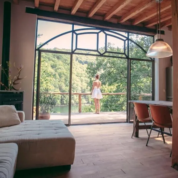 Lake House II // Alauzet Ecolodge + Nature spa, hotel in Castelnau-de-Mandailles