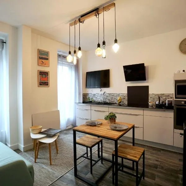 Le 12 * Hyper centre* – hotel w mieście Lorient