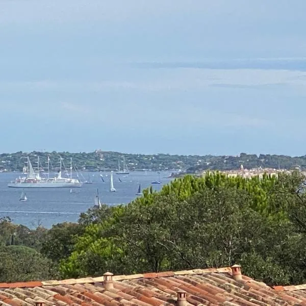 Appartement vue Mer Les Restanques du golfe de Saint Tropez, hotel v destinácii Grimaud