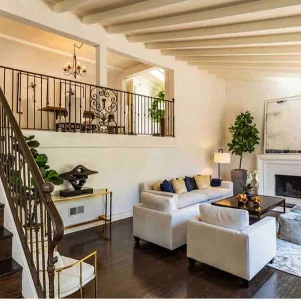 Entire villa on Sunset Strip, hotel in Los Angeles