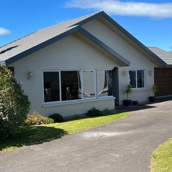 Large stand alone home with two living areas., khách sạn ở Taupo