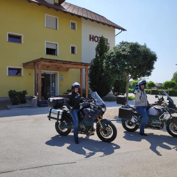 Hotel Bau Maribor، فندق في ماريبور
